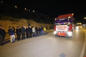 Kaş’tan 7 yardım tırı daha deprem bölgesine yola çıktı