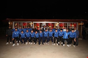 Kaş Belediye Başkanı Mutlu Ulutaş futbolcularla bir araya geldi