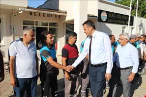 Başkan Ulutaş belediye personeliyle bayramlaştı